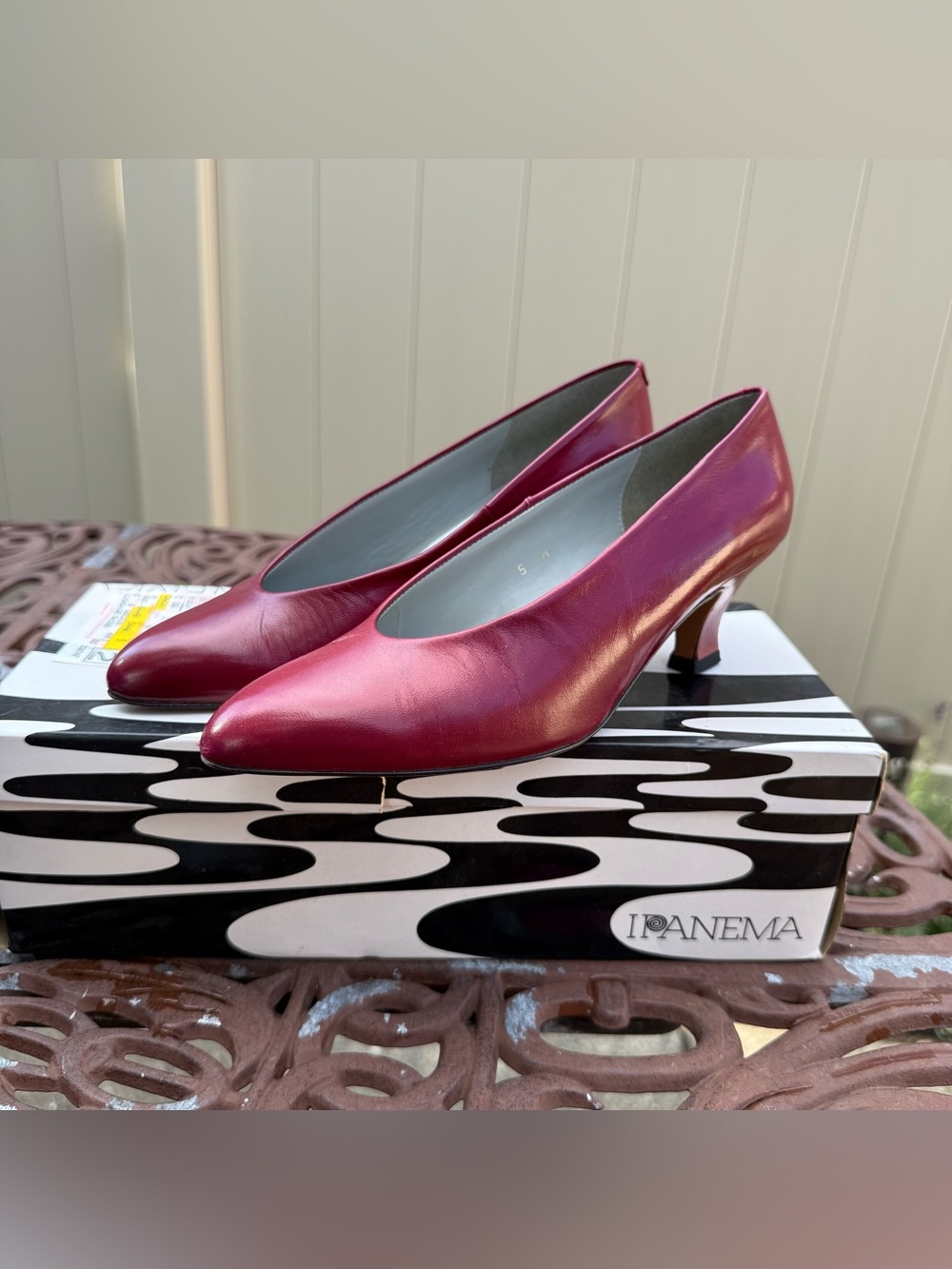 Liz Claiborne Red Vintage kitten Heels Size 5
